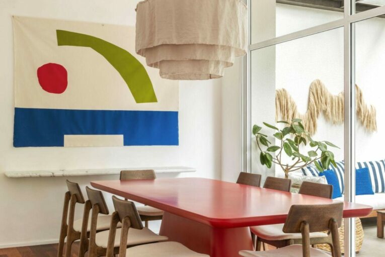 Cadeiras Dera e mesa de jantar Sense
