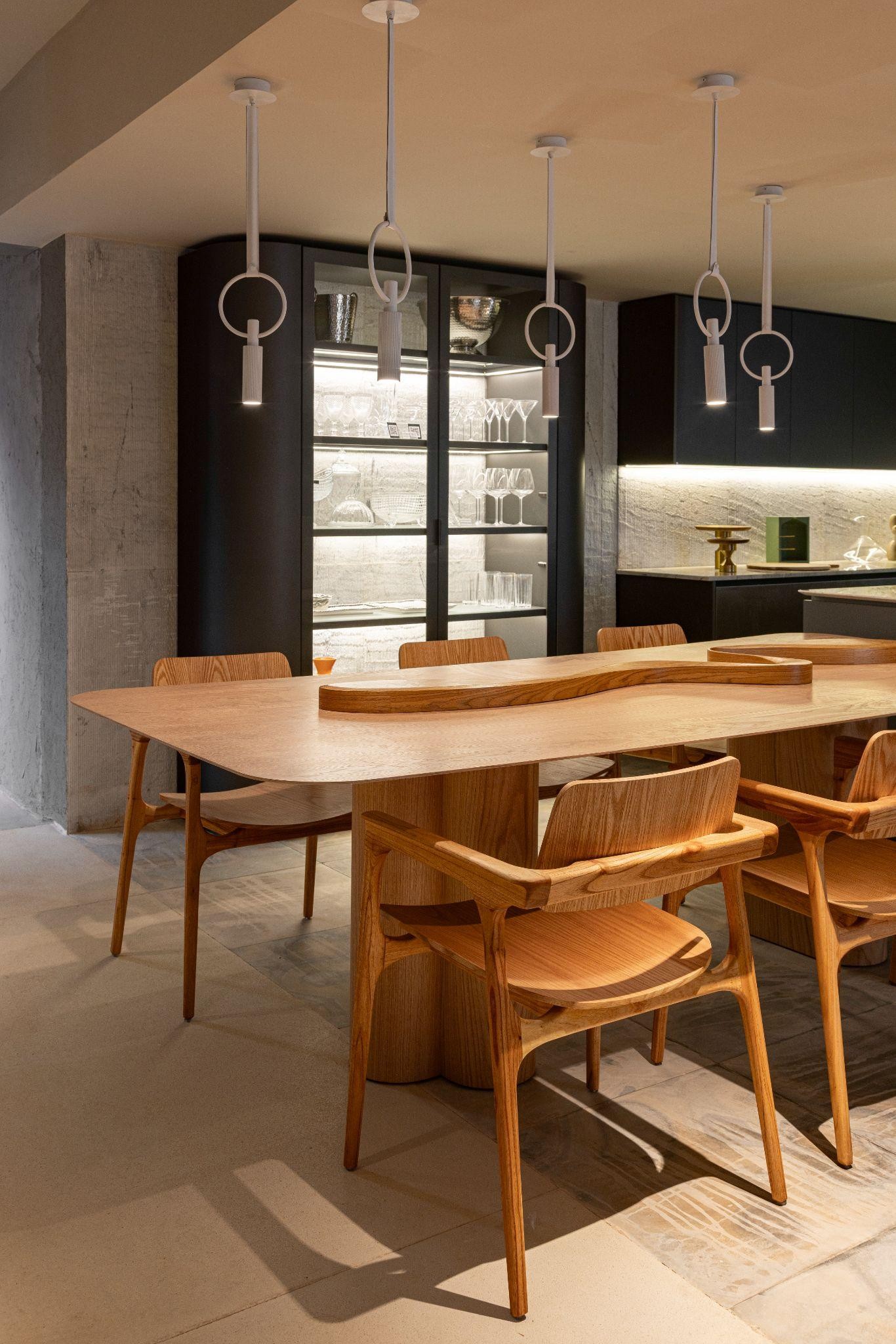 Cadeiras Ditta e Mesa de jantar Max retangular.