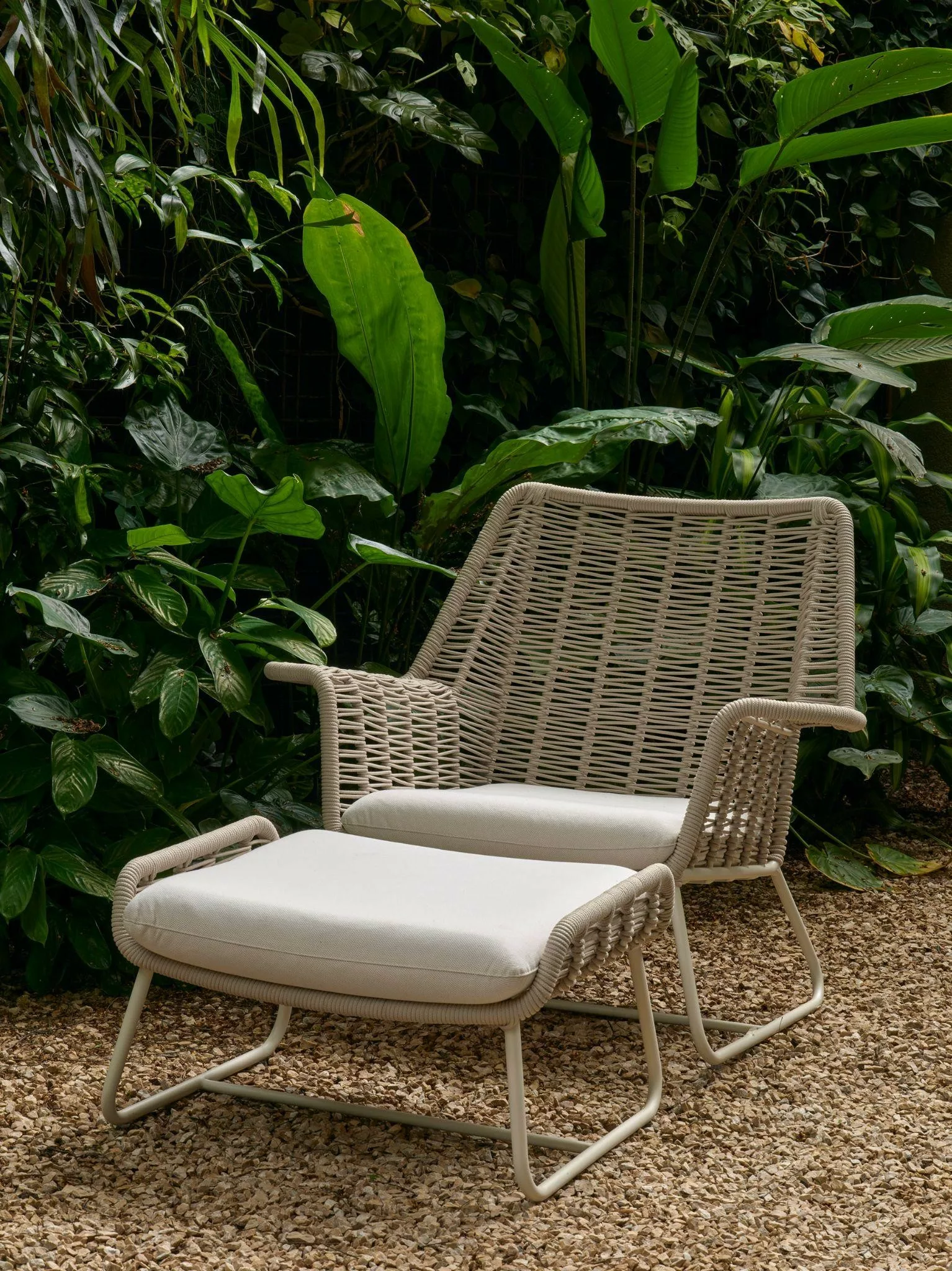 Poltrona e banco Yara