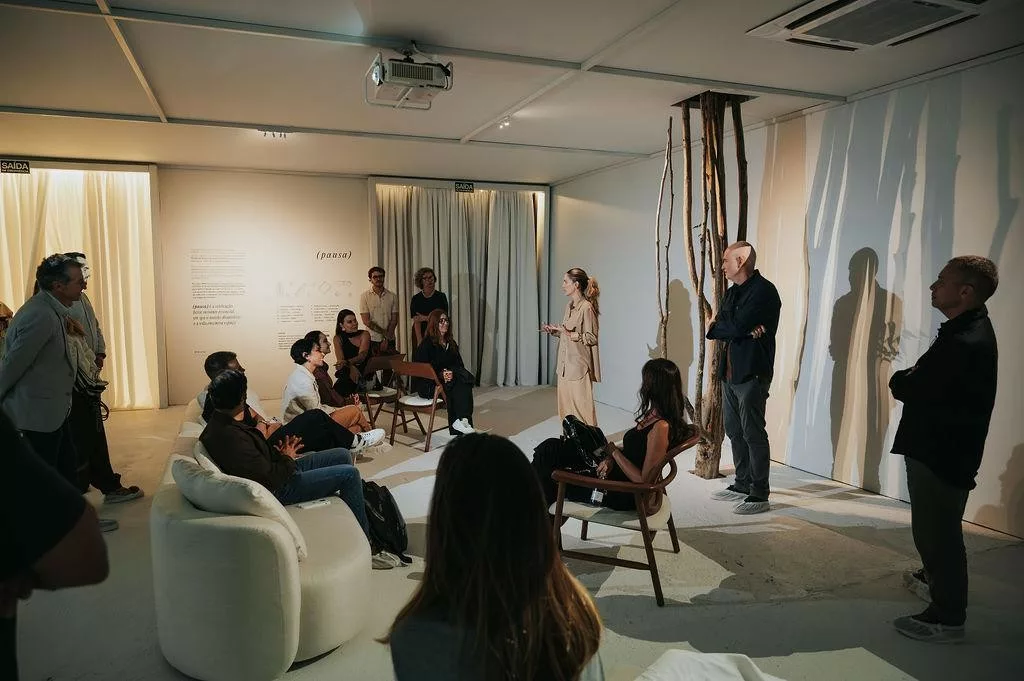 Visitas na exposição (pausa) da Lider