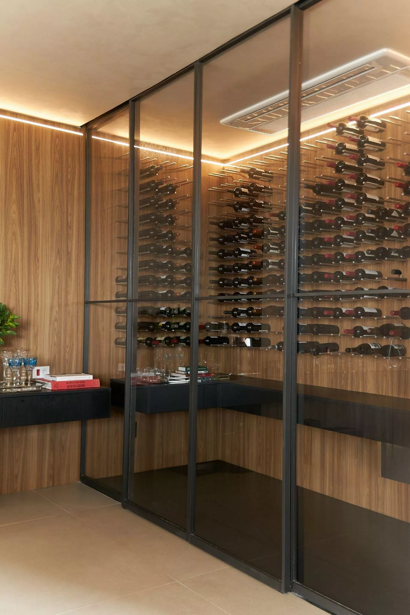 Adega planejada Lider em apartamento