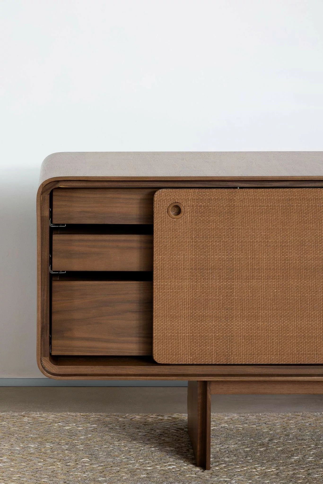 Móveis de madeira podem ser transformados.